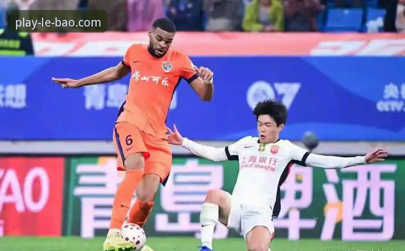 揭秘：青岛海牛3-1爆冷海港背后，13年复仇战中的关键数据和意外变局